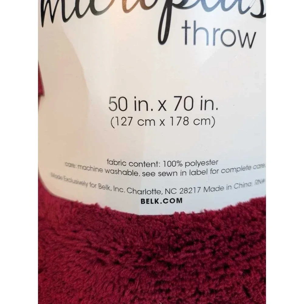 Home Accents Microplush Throw Blanket Red 50x70 Cozy Soft Warm‎